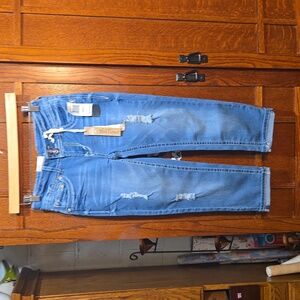 NWT, Wallflower Distressed Size 0 Capri Jeans